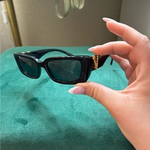 VERSACE SUNNIES 🖤